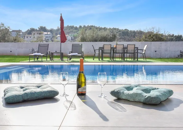 Villa Rosignola In By Istrabook *