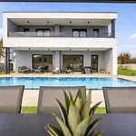 Villa Rosignola With Sea View By Istrabook