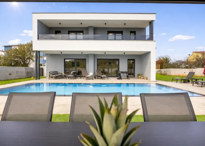 Villa Rosignola In By Istrabook