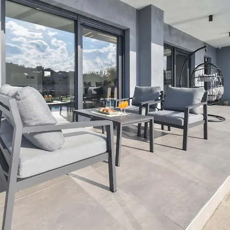 Villa Rosignola In By Istrabook *